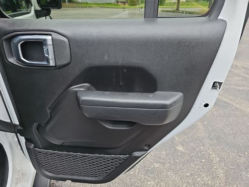 Used 2023 Jeep Wrangler Unlimited w/ Cold Weather Group AWD/4WD image 18