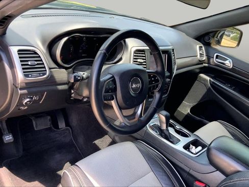 Used 2018 Jeep Grand Cherokee Laredo RWD image 17