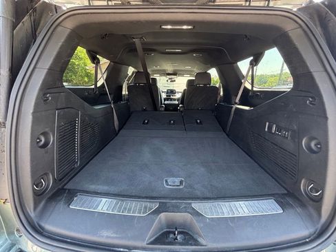 Used 2024 Chevrolet Suburban Premier AWD/4WD image 24