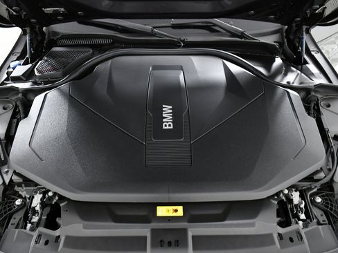 Used 2025 BMW i5 xDrive40 w/ Premium Package image 36