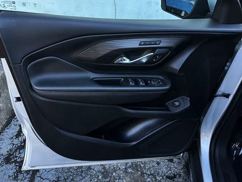 Used 2022 GMC Terrain SLT image 13