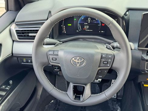 Used 2026 Toyota Camry SE FWD image 18