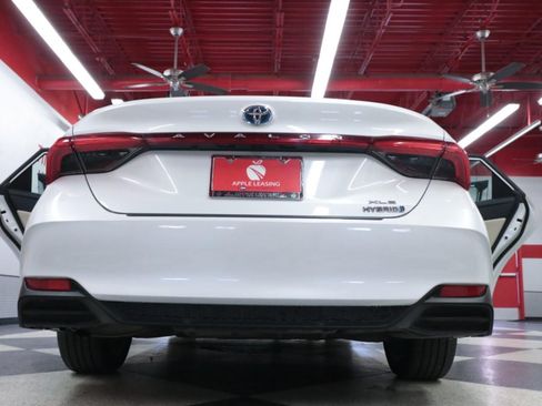 Used 2021 Toyota Avalon XLE w/ Moonroof Package image 29