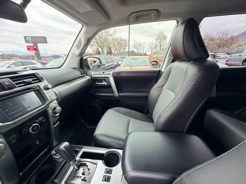 Used 2018 Toyota 4Runner SR5 Premium image 12