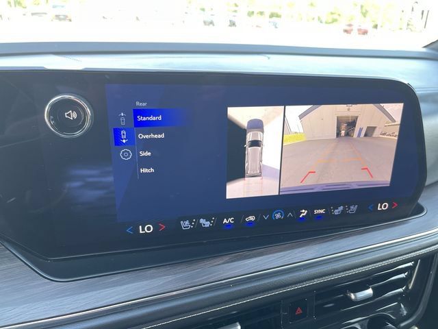 Used 2025 Chevrolet Tahoe Premier AWD/4WD image 20