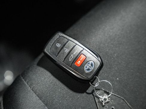 Used 2021 Toyota Venza LE image 46