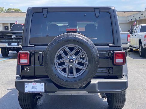 Used 2024 Jeep Wrangler Sport AWD/4WD image 4