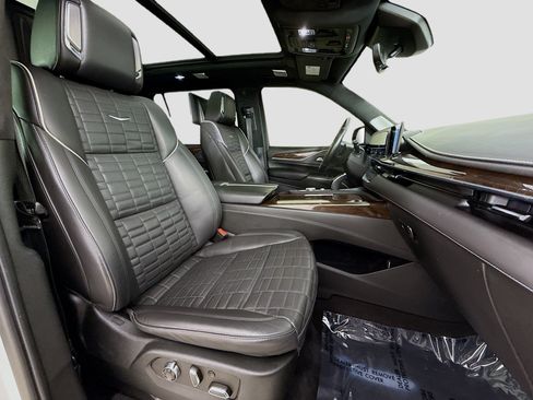 Used 2023 Cadillac Escalade ESV Sport Platinum w/ Heavy-Duty Trailer Package AWD/4WD image 34