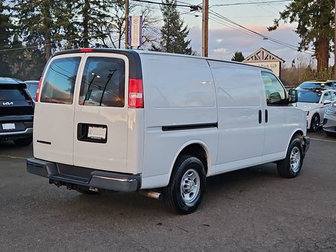 Used 2018 Chevrolet Express 2500 w/ Driver Convenience Package image 5