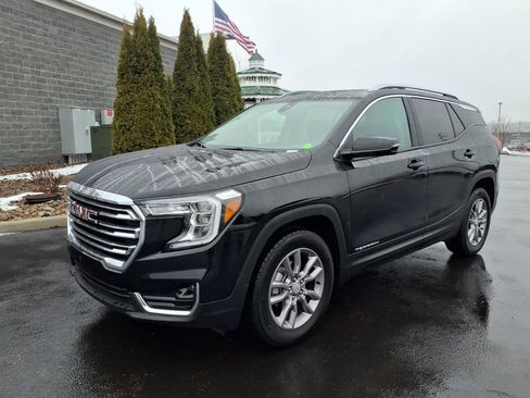 Used 2024 GMC Terrain SLT w/ Infotainment Package II AWD/4WD image 2