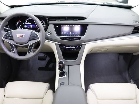 Used 2017 Cadillac XT5 Luxury w/ Driver Awareness Package AWD/4WD image 17