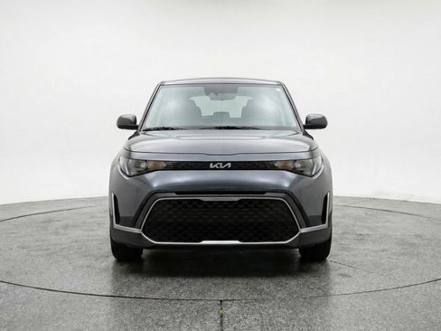 Used 2025 Kia Soul LX w/ LX Technology Package image 2