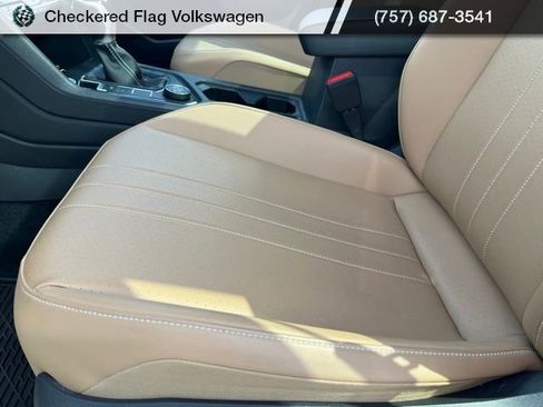 Used 2024 Volkswagen Tiguan SE w/ Panoramic Sunroof Package AWD/4WD image 23