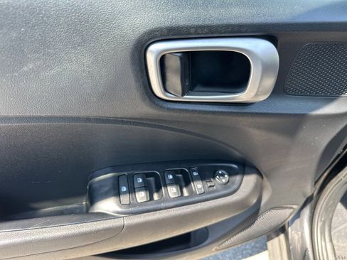 Used 2021 Hyundai Venue SE FWD image 10