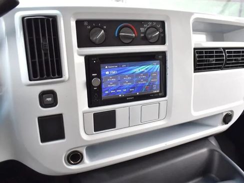 Used 2006 Chevrolet Express 3500 RWD image 18