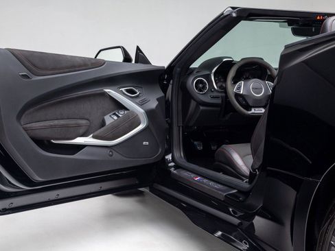 Used 2022 Chevrolet Camaro ZL1 RWD image 28