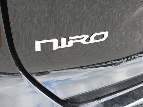 New 2025 Kia Niro EX Touring image 11