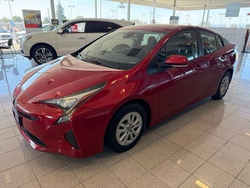 Used 2017 Toyota Prius Two FWD image 6