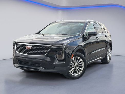 Used 2025 Cadillac XT4 Premium Luxury FWD image 2