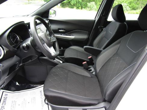 Used 2019 Nissan Kicks SV image 11