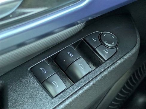 Used 2025 Chevrolet Equinox EV LT w/ Convenience Package image 24