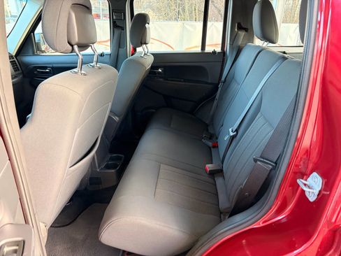 Used 2012 Jeep Liberty Sport w/ Driver Convenience Group image 18