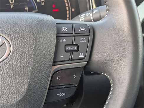 Used 2025 Toyota Camry SE image 26