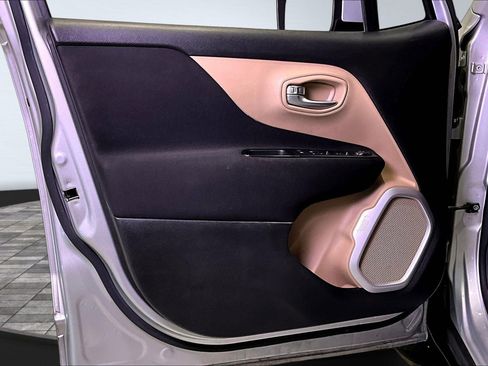 Used 2016 Jeep Renegade Latitude w/ Safety & Security Group image 19