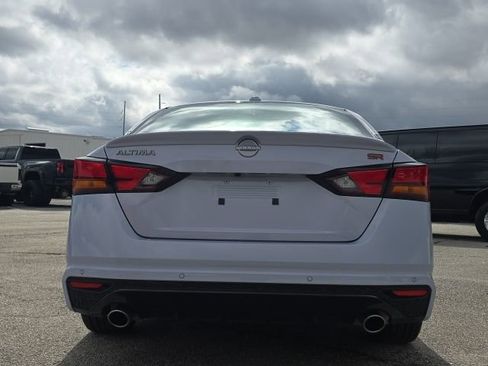 Used 2024 Nissan Altima 2.5 SR w/ SR Premium Package image 4
