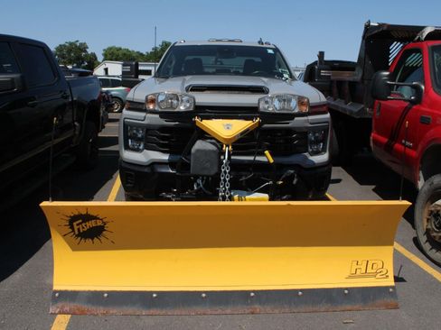 Used 2024 Chevrolet Silverado 2500 Custom w/ Custom Value Package AWD/4WD image 2