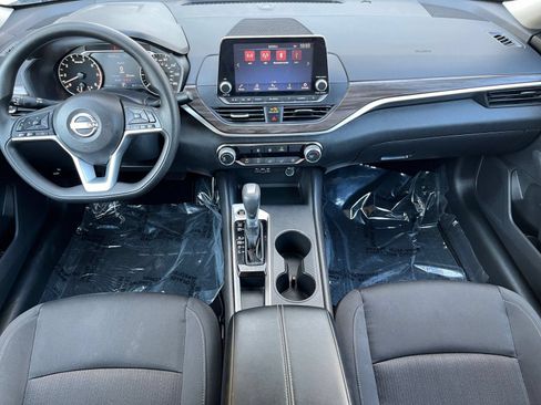 Used 2025 Nissan Altima 2.5 SV FWD image 38