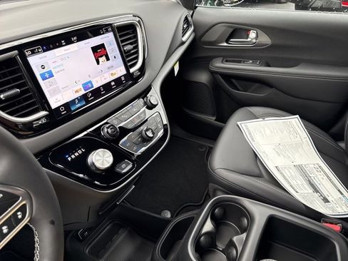 New 2026 Chrysler Voyager LX image 41