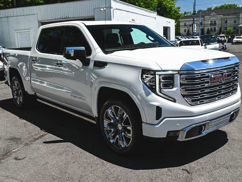 Used 2024 GMC Sierra 1500 Denali w/ Denali Reserve Package AWD/4WD image 3