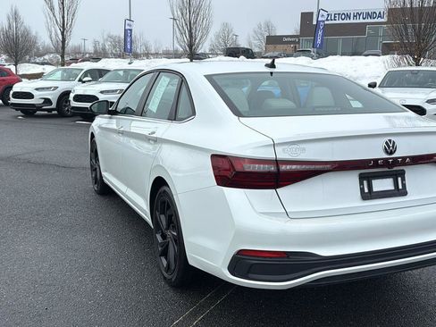 Used 2025 Volkswagen Jetta SE w/ Sunroof Package image 8