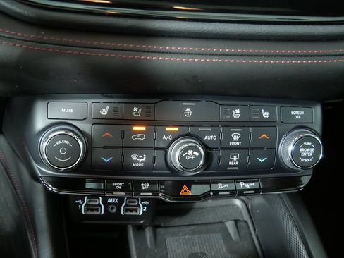 Used 2022 Dodge Durango R/T w/ Blacktop Package AWD/4WD image 30