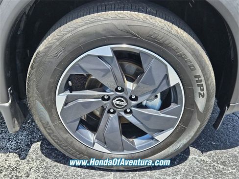 Used 2024 Nissan Rogue SV w/ SV Premium Package image 14