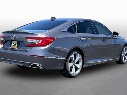 Used 2018 Honda Accord Touring image 2
