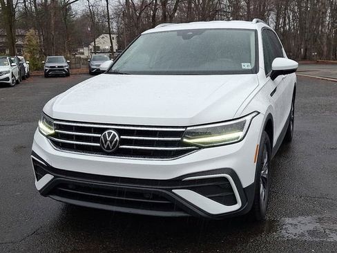 Certified 2022 Volkswagen Tiguan SE image 4