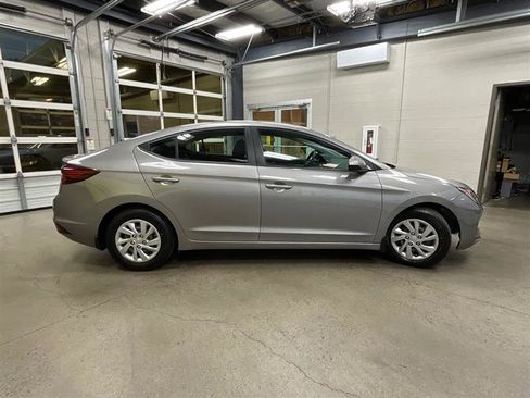 Used 2020 Hyundai Elantra SE w/ Cargo Package (C1) image 6