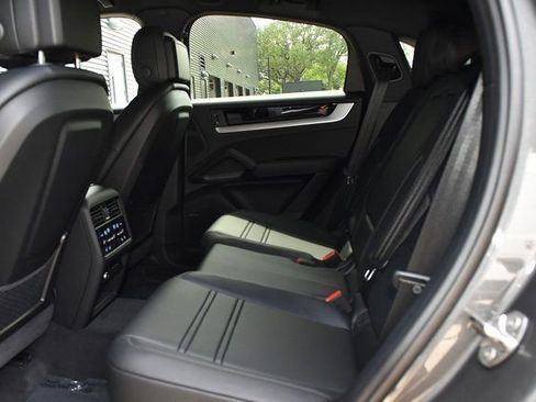 Certified 2025 Porsche Cayenne Coupe image 26