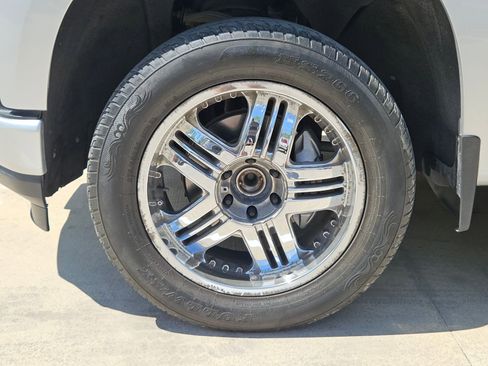 Used 2020 Chevrolet Silverado 1500 Custom w/ Custom Value Package image 10