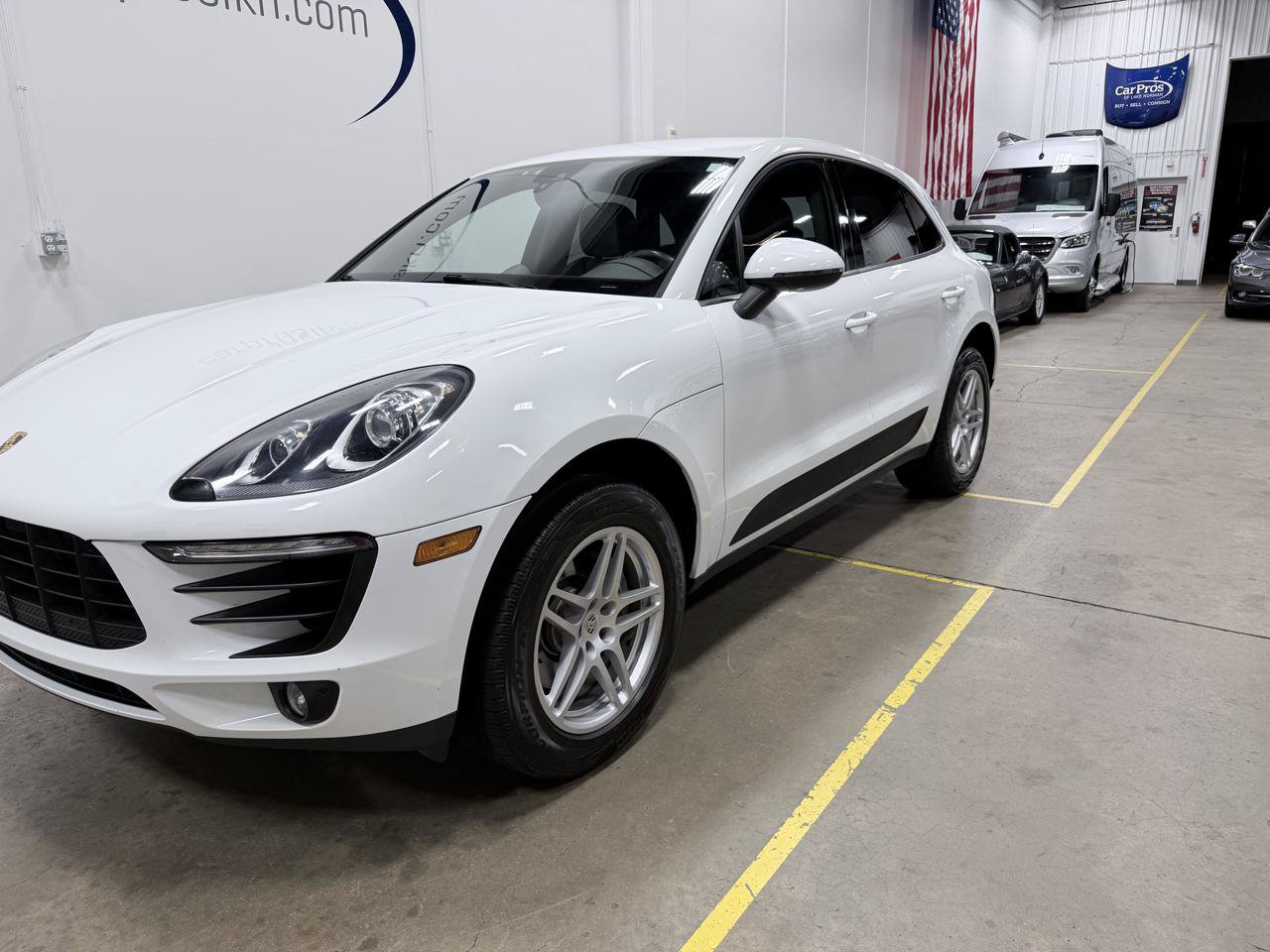 Used 2018 Porsche Macan AWD/4WD image 18