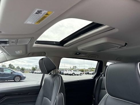 Used 2025 Honda Odyssey Touring image 4
