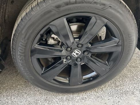 Used 2025 Honda Pilot Black Edition image 23