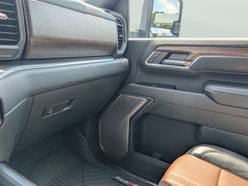 Used 2024 Chevrolet Silverado 2500 High Country w/ High Country Premium Package AWD/4WD image 31