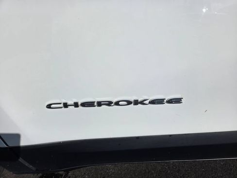 Used 2021 Jeep Cherokee Latitude Lux w/ Sun & Sound Group AWD/4WD image 22