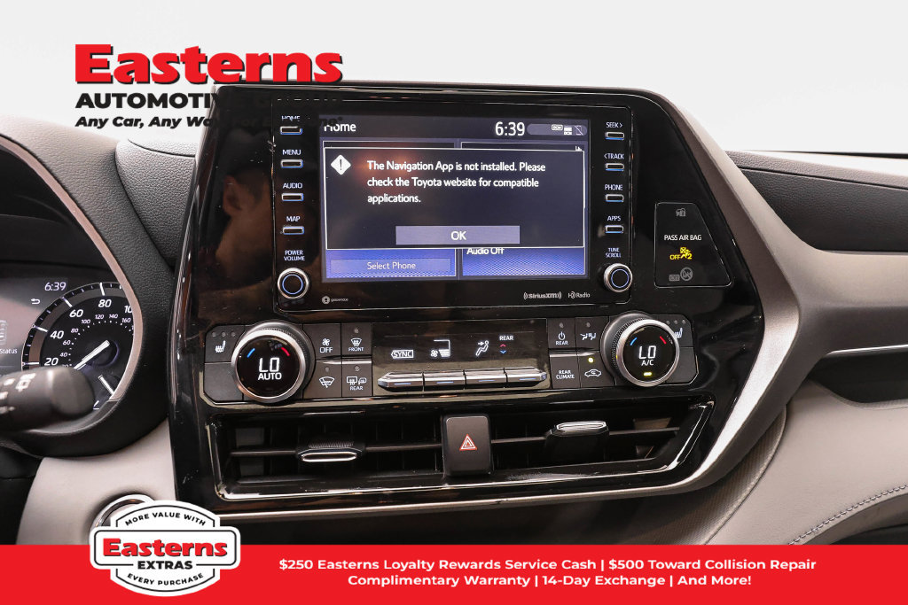 Used 2021 Toyota Highlander XLE FWD image 13