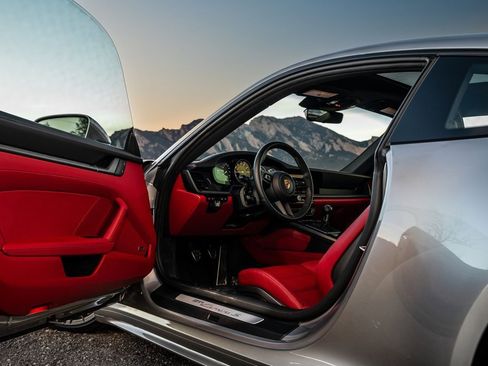 Used 2024 Porsche 911 Carrera S image 19