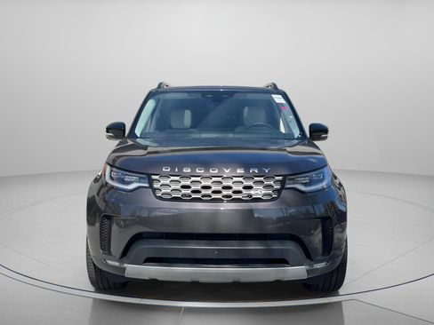Used 2025 Land Rover Discovery S image 7