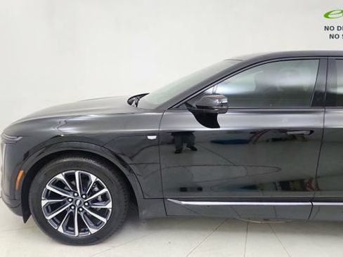 Used 2025 Cadillac Lyriq Sport AWD/4WD image 9